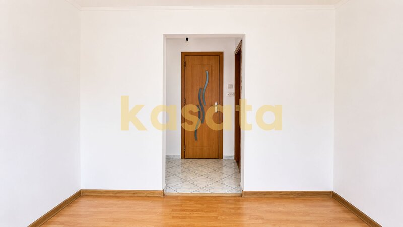 Constantin Georgian  Ap 2 camere 38mp  8minMetrou C. Georgian  Bloc anvelopat Renovat 5/10